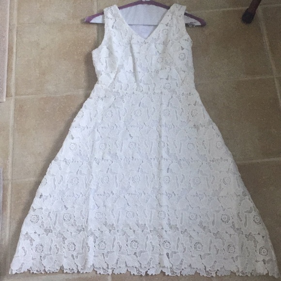 Dresses - Picture 4 of 4